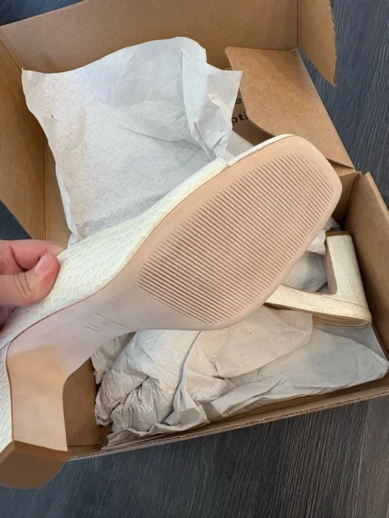 Reformation Leather Cream Croc-Embossed Block Heel Mules NEW Sz 11 - Picture 5 of 7